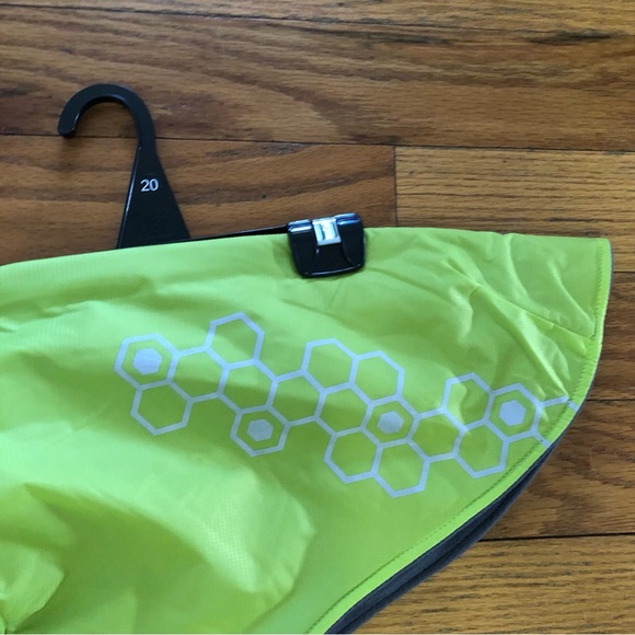 RC Venture Outerwear Dog Coat - NWT - Lime   Size 20 - Great colour for walking - Picture 3 of 9
